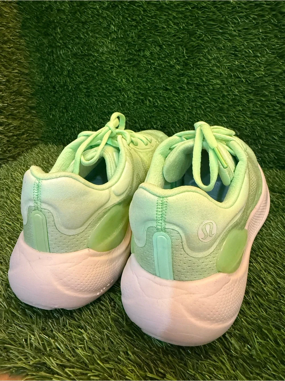 Lululemon Light Green Women's Running Mesh sneakers size 11